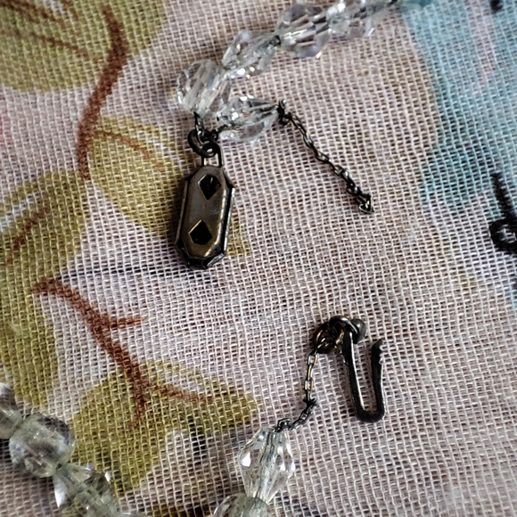 Heavily Faceted Vintage Round Graduated Clear Crystal Necklace 1950's Sterling? - Picture 6 of 10